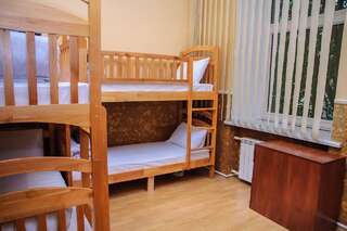 Хостелы Golden Globus Hostel Киев Спальное место на двухъярусной кровати в общем номере для мужчин-1