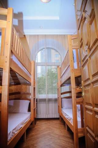 Хостелы Golden Globus Hostel Киев-1